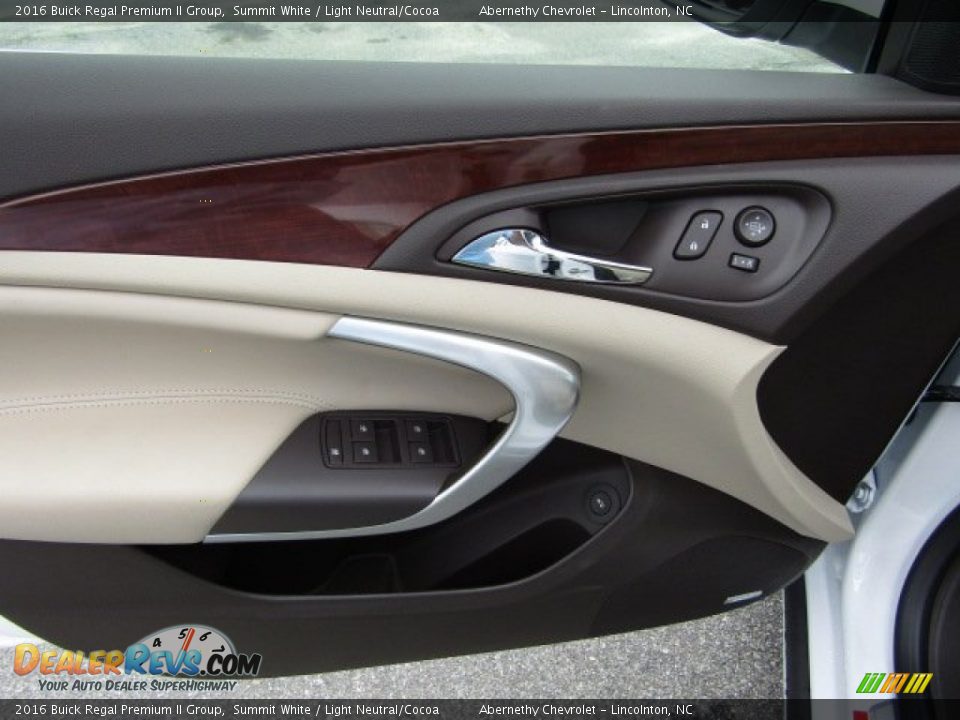Door Panel of 2016 Buick Regal Premium II Group Photo #8