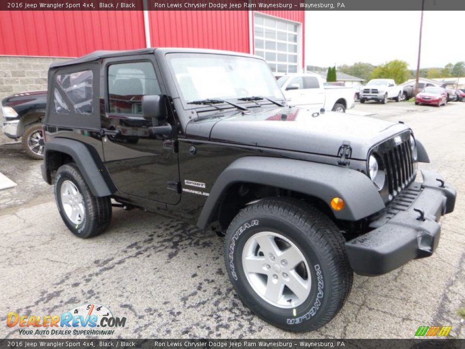 Front 3/4 View of 2016 Jeep Wrangler Sport 4x4 Photo #11