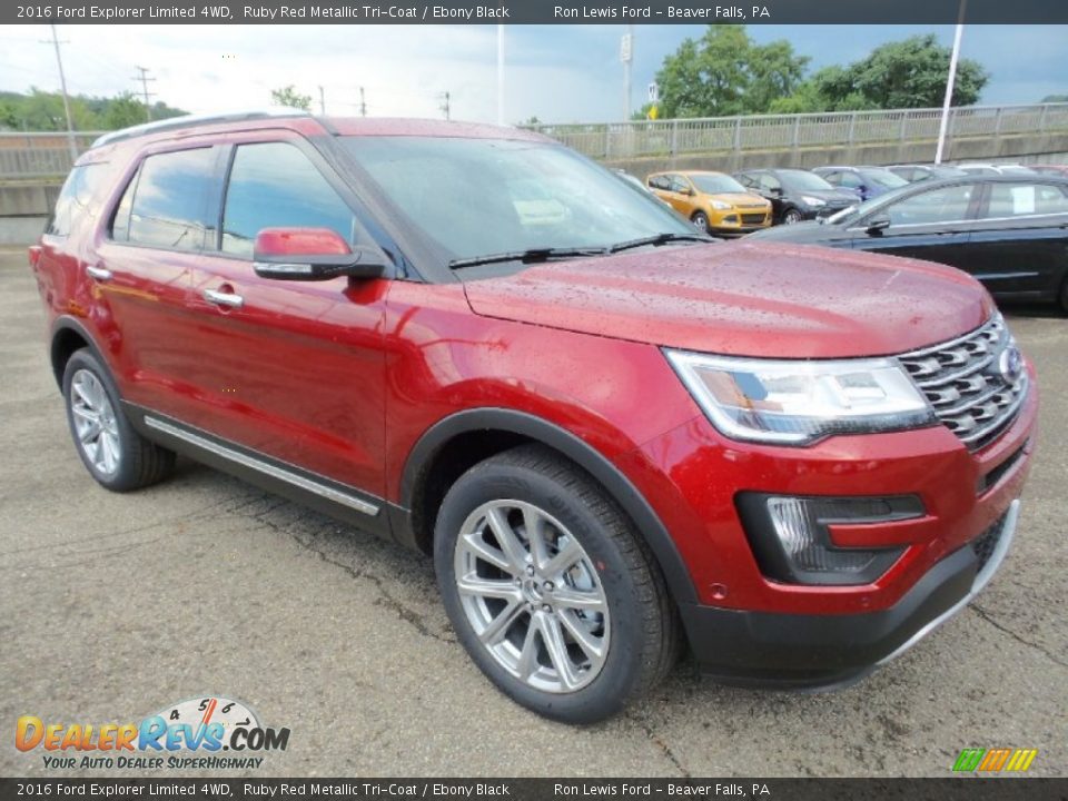 Front 3/4 View of 2016 Ford Explorer Limited 4WD Photo #10