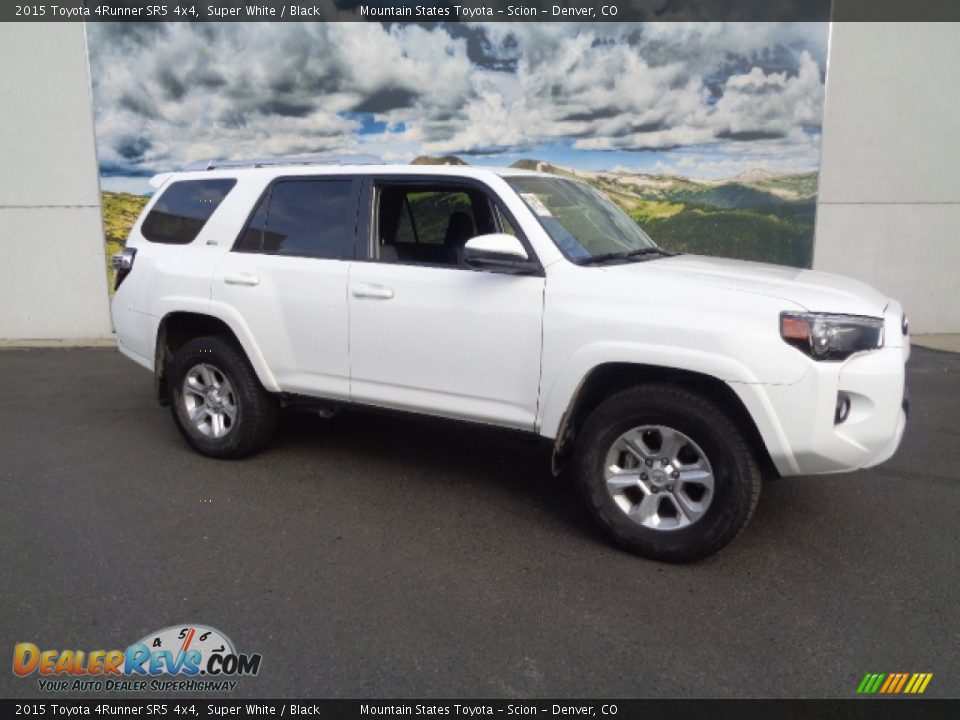 Front 3/4 View of 2015 Toyota 4Runner SR5 4x4 Photo #1