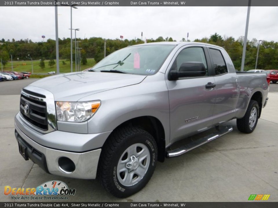 Front 3/4 View of 2013 Toyota Tundra Double Cab 4x4 Photo #13