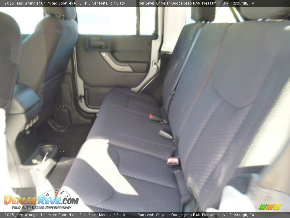 2015 Jeep Wrangler Unlimited Sport 4x4 Billet Silver Metallic / Black Photo #11