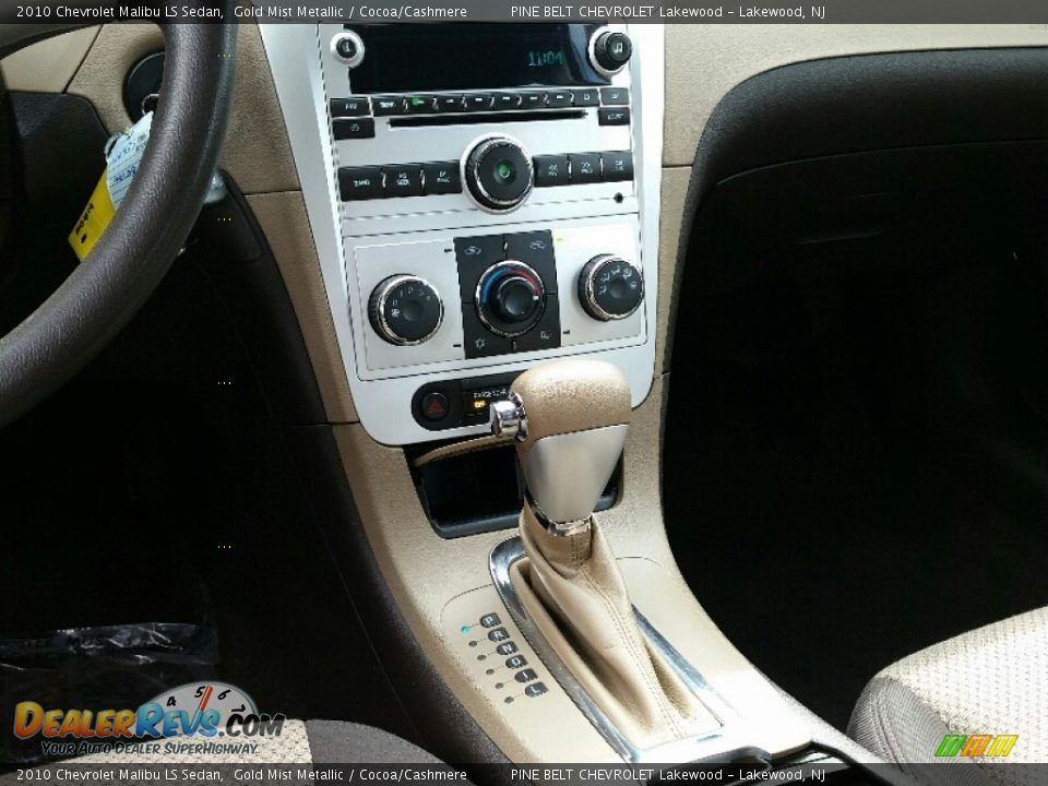 2010 Chevrolet Malibu LS Sedan Gold Mist Metallic / Cocoa/Cashmere Photo #14
