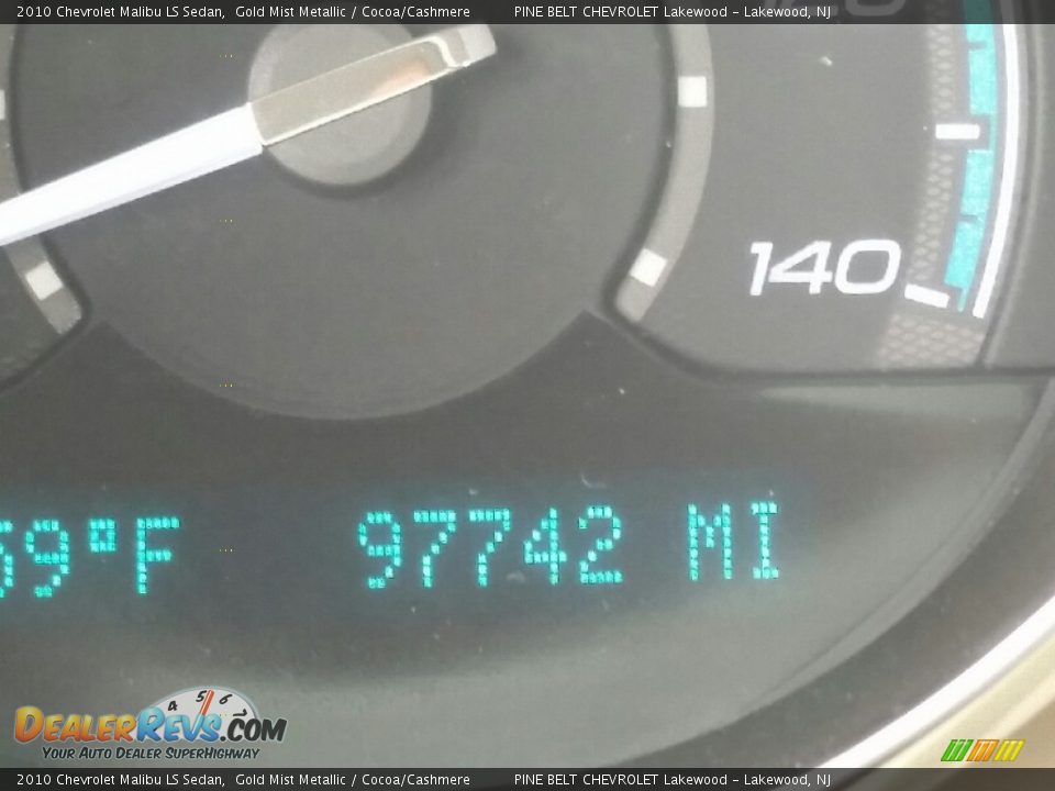 2010 Chevrolet Malibu LS Sedan Gold Mist Metallic / Cocoa/Cashmere Photo #17