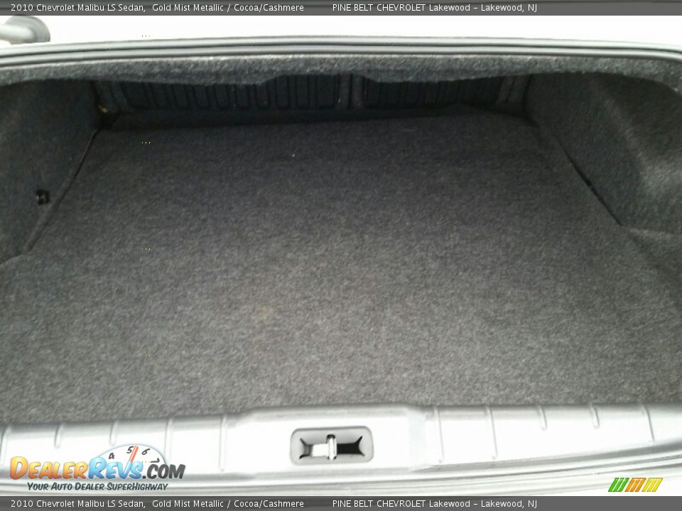 2010 Chevrolet Malibu LS Sedan Gold Mist Metallic / Cocoa/Cashmere Photo #18