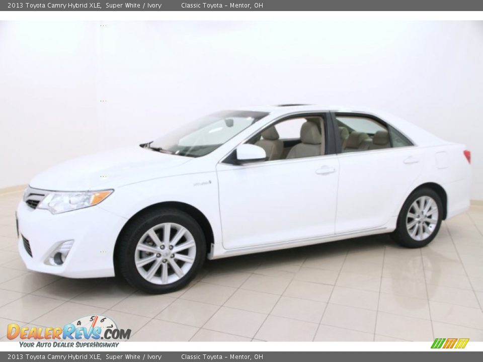 Front 3/4 View of 2013 Toyota Camry Hybrid XLE Photo #3