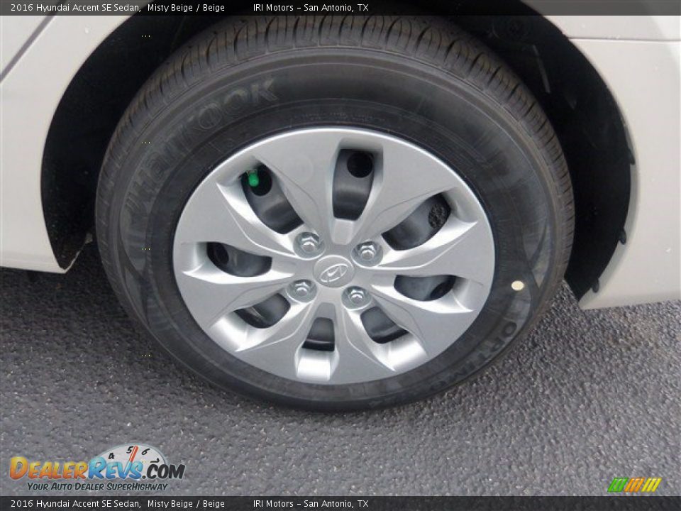 2016 Hyundai Accent SE Sedan Misty Beige / Beige Photo #18
