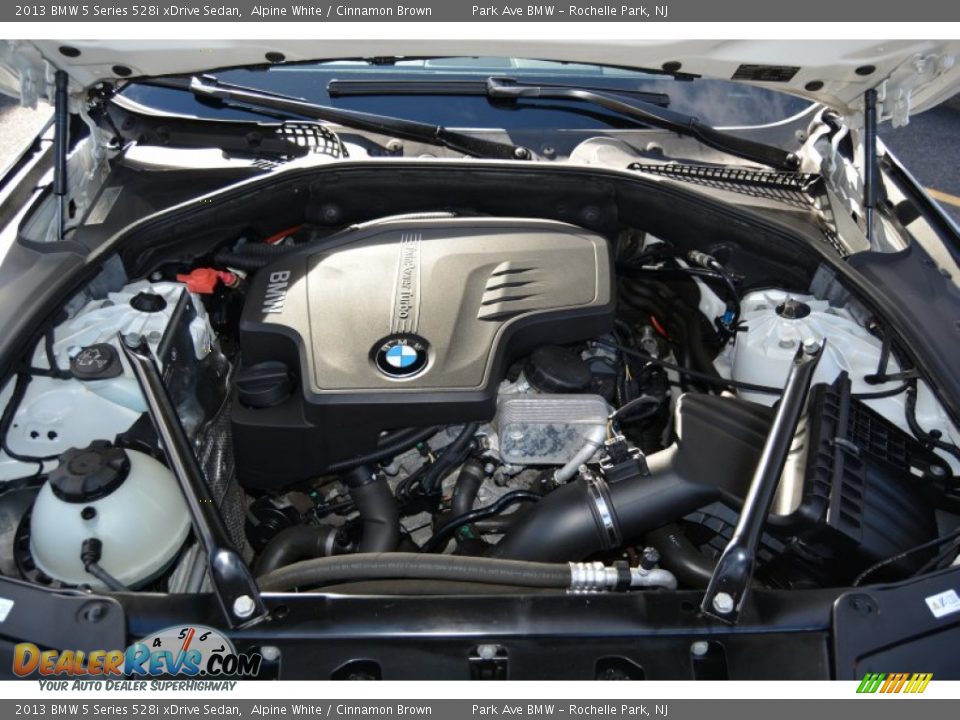 2013 BMW 5 Series 528i xDrive Sedan Alpine White / Cinnamon Brown Photo #29