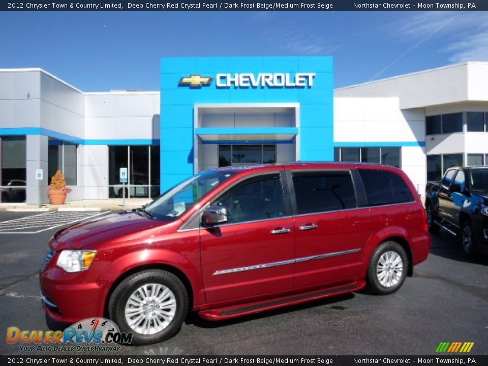 Front 3/4 View of 2012 Chrysler Town & Country Limited Photo #1