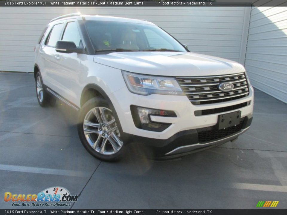 Front 3/4 View of 2016 Ford Explorer XLT Photo #1