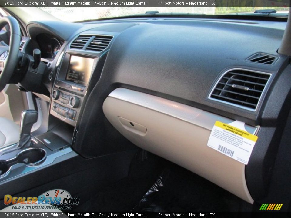 2016 Ford Explorer XLT White Platinum Metallic Tri-Coat / Medium Light Camel Photo #17