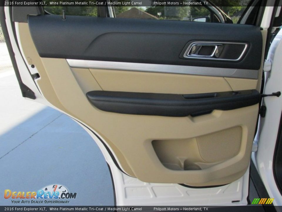 2016 Ford Explorer XLT White Platinum Metallic Tri-Coat / Medium Light Camel Photo #18
