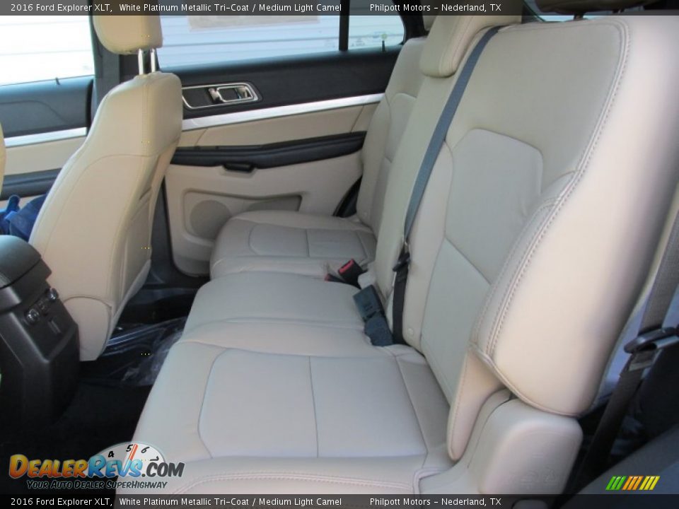 2016 Ford Explorer XLT White Platinum Metallic Tri-Coat / Medium Light Camel Photo #19