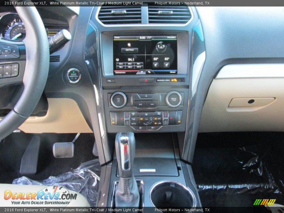2016 Ford Explorer XLT White Platinum Metallic Tri-Coat / Medium Light Camel Photo #25