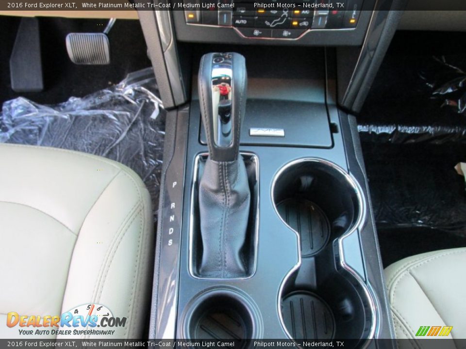 2016 Ford Explorer XLT White Platinum Metallic Tri-Coat / Medium Light Camel Photo #28