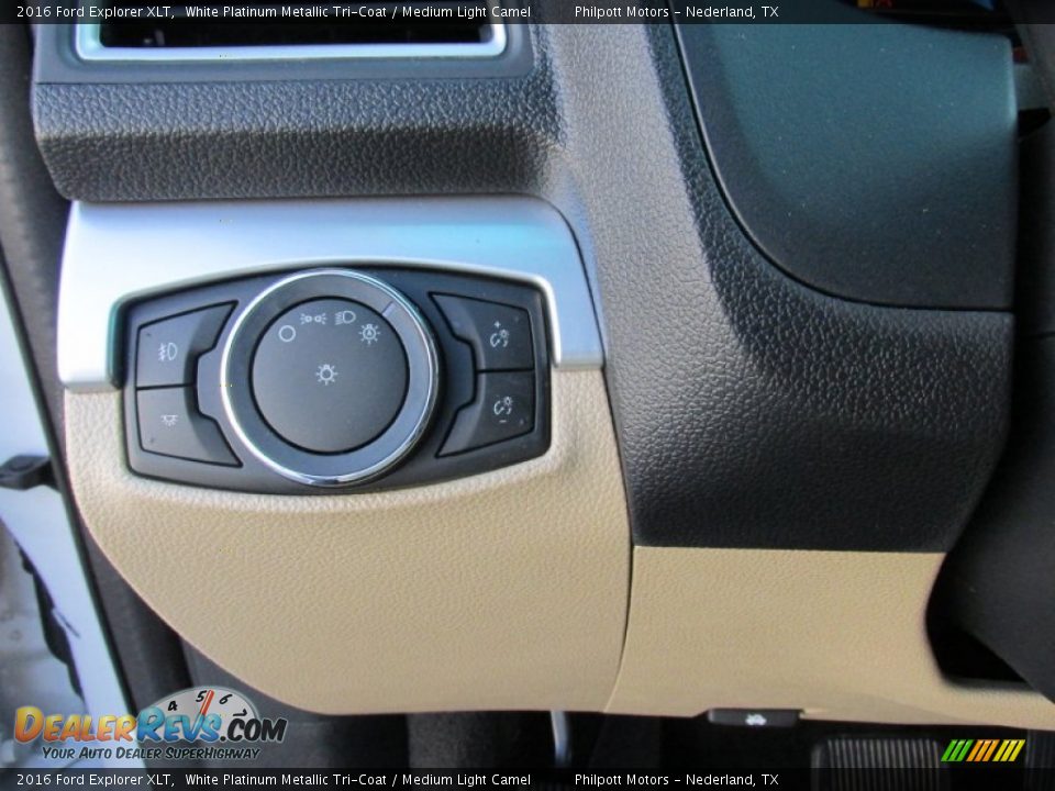 2016 Ford Explorer XLT White Platinum Metallic Tri-Coat / Medium Light Camel Photo #32