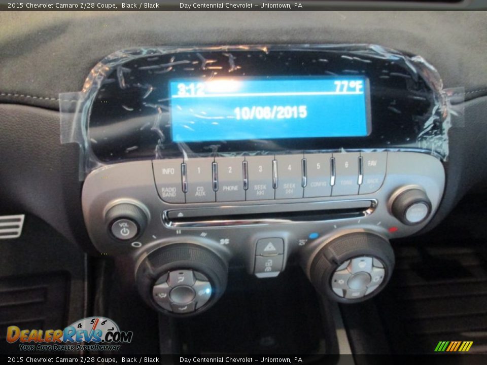 Controls of 2015 Chevrolet Camaro Z/28 Coupe Photo #16
