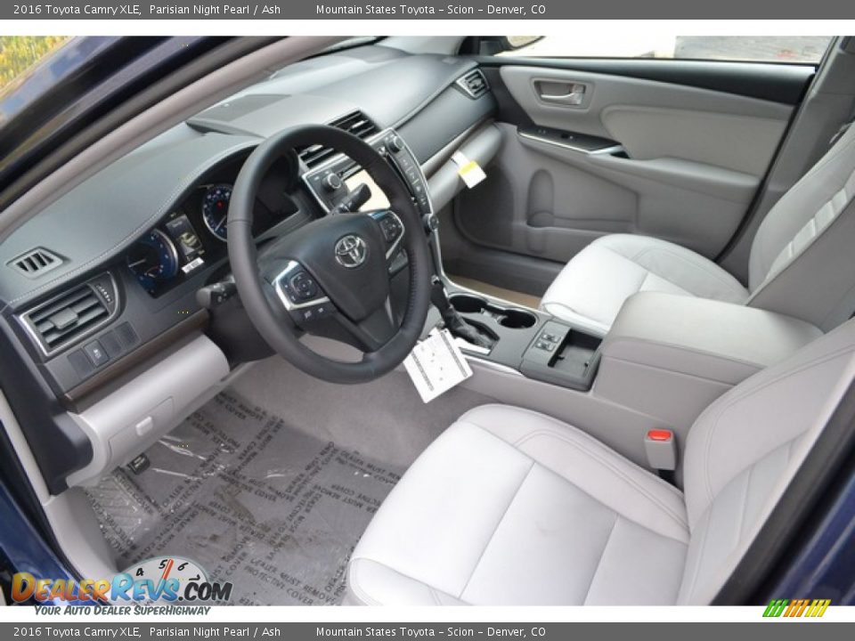 2016 Toyota Camry XLE Parisian Night Pearl / Ash Photo #5