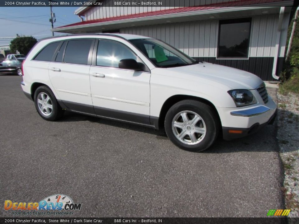 Front 3/4 View of 2004 Chrysler Pacifica  Photo #7