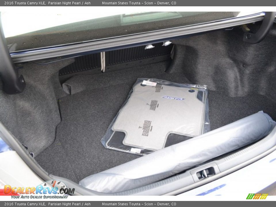 2016 Toyota Camry XLE Parisian Night Pearl / Ash Photo #8