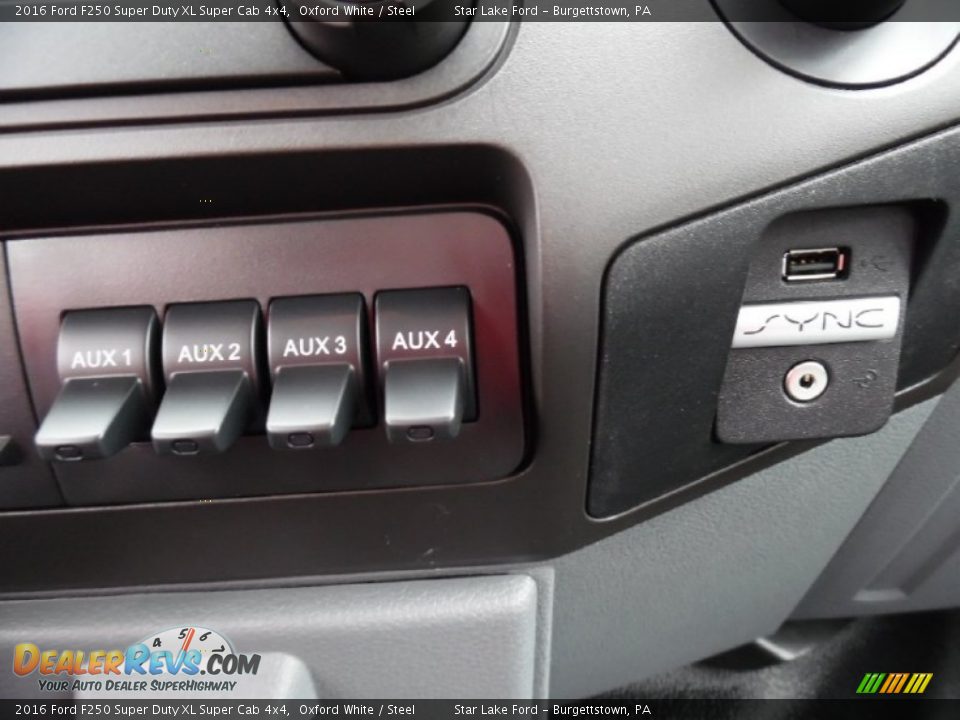 2016 Ford F250 Super Duty XL Super Cab 4x4 Oxford White / Steel Photo #19