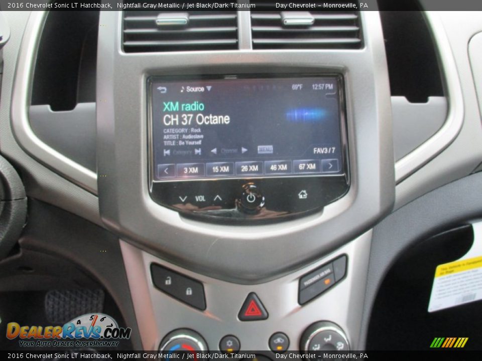 Controls of 2016 Chevrolet Sonic LT Hatchback Photo #16