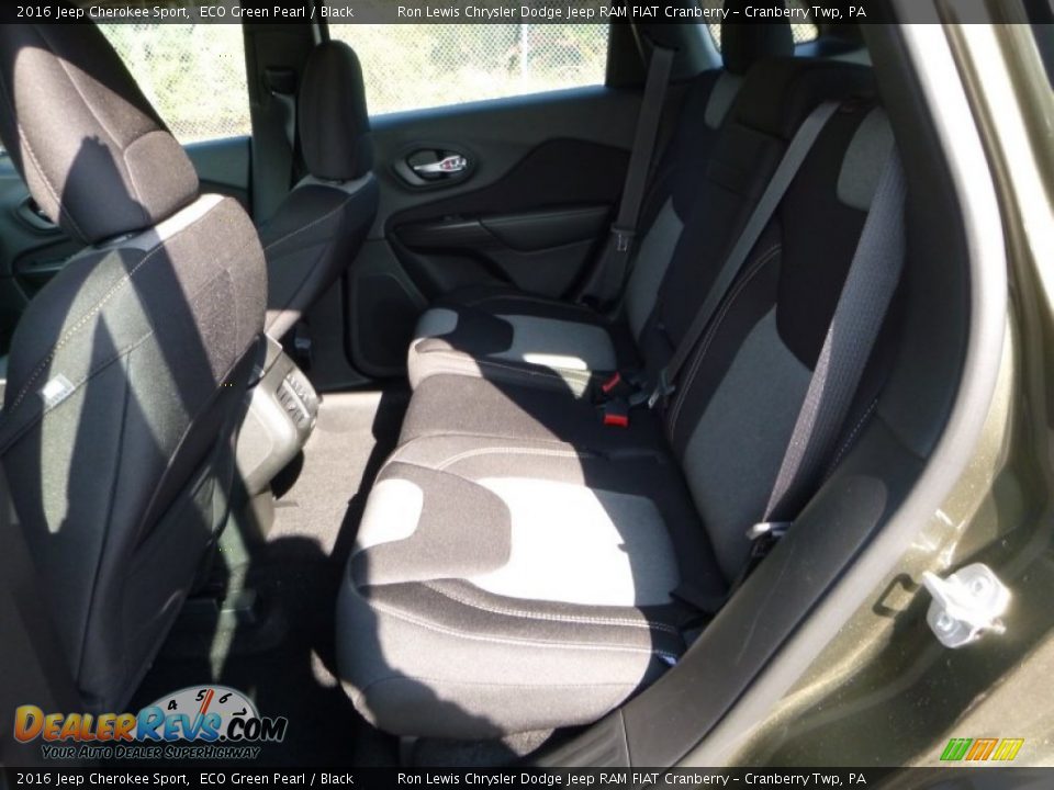 2016 Jeep Cherokee Sport ECO Green Pearl / Black Photo #4