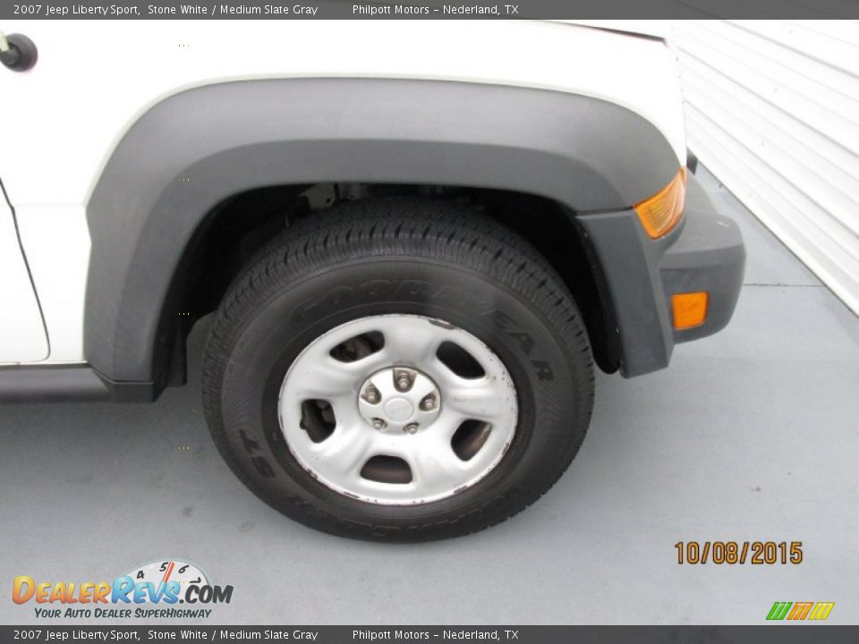 2007 Jeep Liberty Sport Stone White / Medium Slate Gray Photo #16
