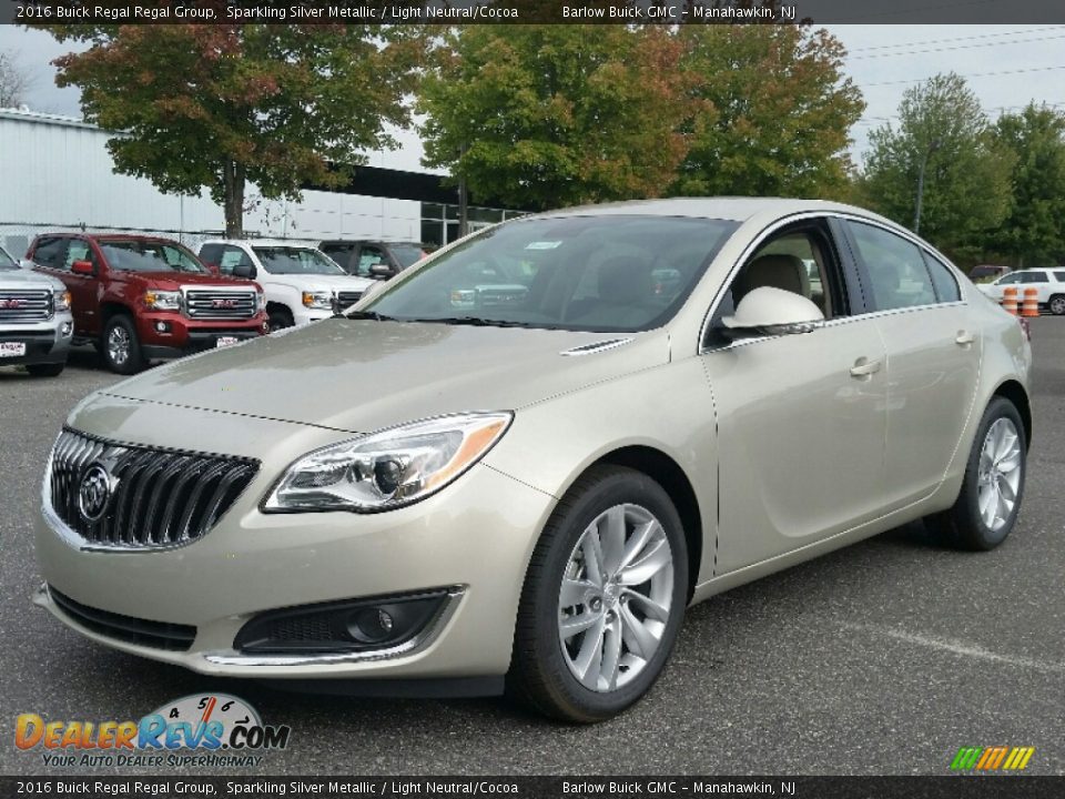 Front 3/4 View of 2016 Buick Regal Regal Group Photo #1