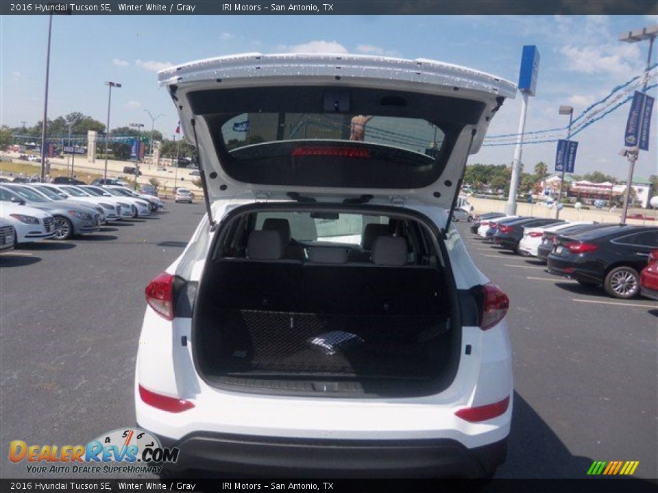 2016 Hyundai Tucson SE Winter White / Gray Photo #17