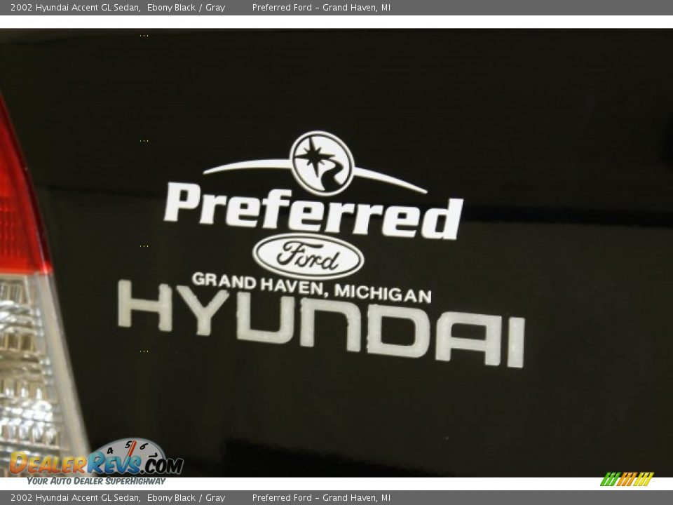 2002 Hyundai Accent GL Sedan Ebony Black / Gray Photo #7