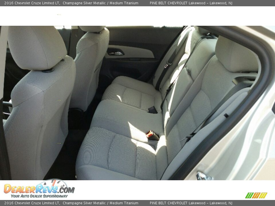 2016 Chevrolet Cruze Limited LT Champagne Silver Metallic / Medium Titanium Photo #6