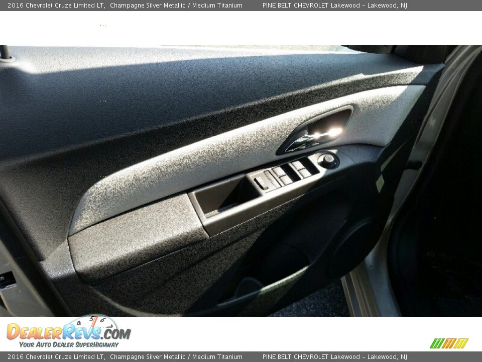 2016 Chevrolet Cruze Limited LT Champagne Silver Metallic / Medium Titanium Photo #8