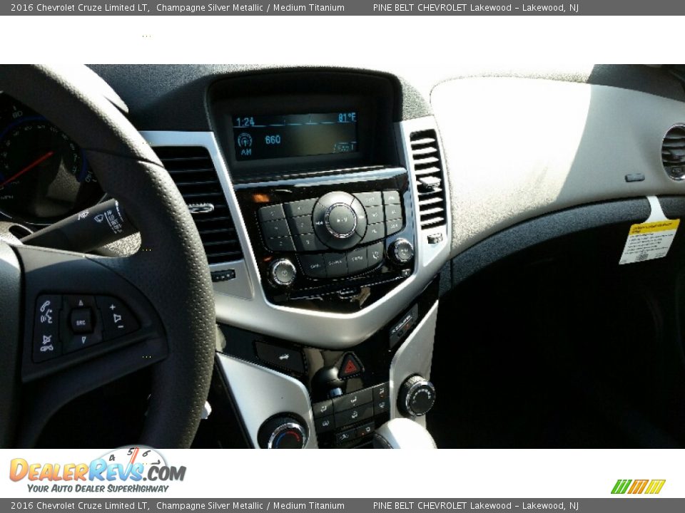 2016 Chevrolet Cruze Limited LT Champagne Silver Metallic / Medium Titanium Photo #10