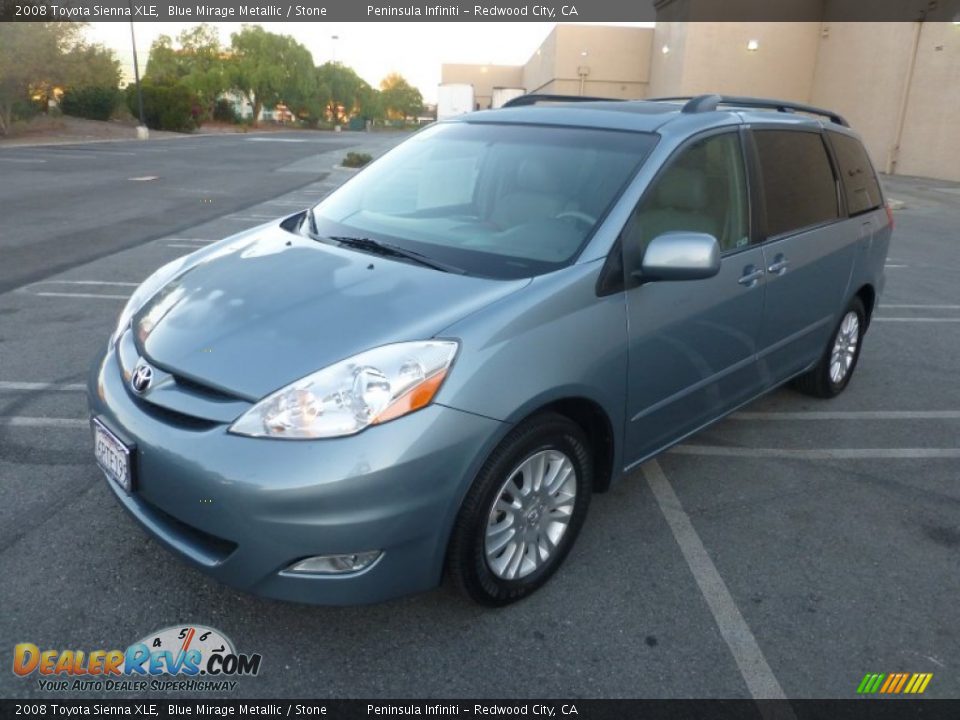 Front 3/4 View of 2008 Toyota Sienna XLE Photo #11