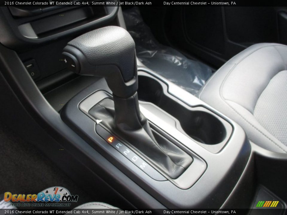 2016 Chevrolet Colorado WT Extended Cab 4x4 Shifter Photo #16