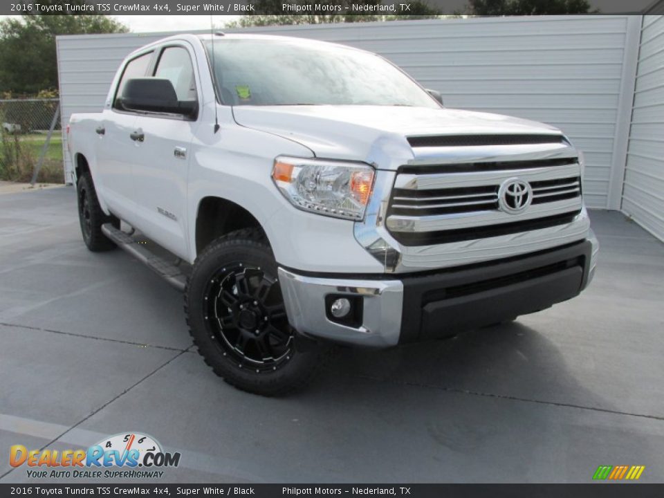 Front 3/4 View of 2016 Toyota Tundra TSS CrewMax 4x4 Photo #2