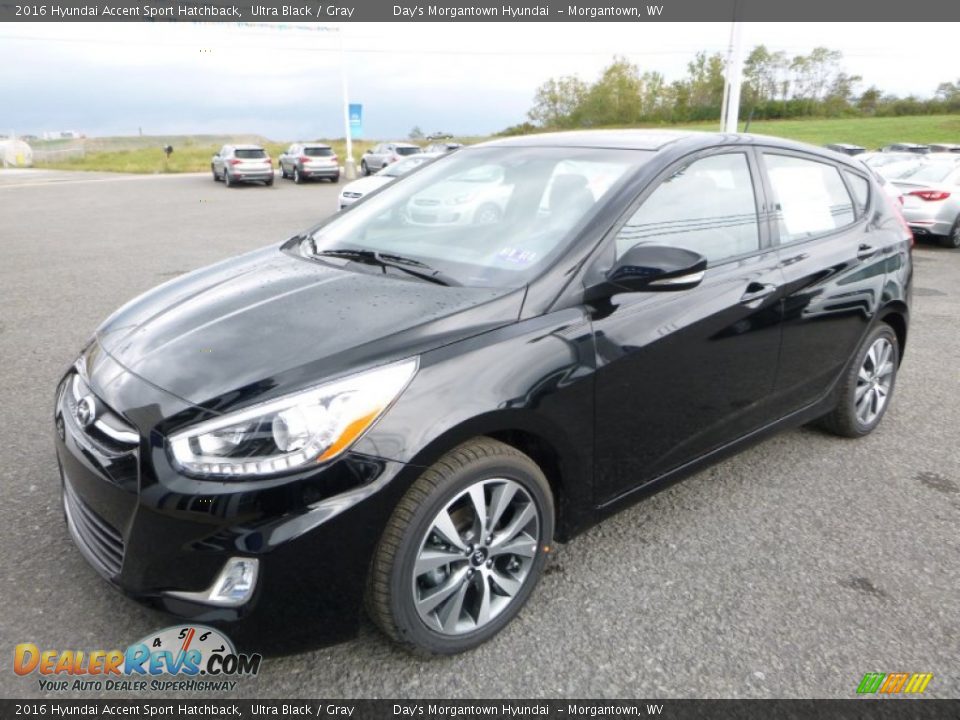 Front 3/4 View of 2016 Hyundai Accent Sport Hatchback Photo #11