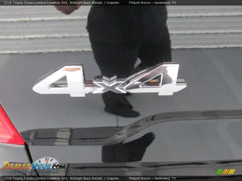 2016 Toyota Tundra Limited CrewMax 4x4 Midnight Black Metallic / Graphite Photo #17