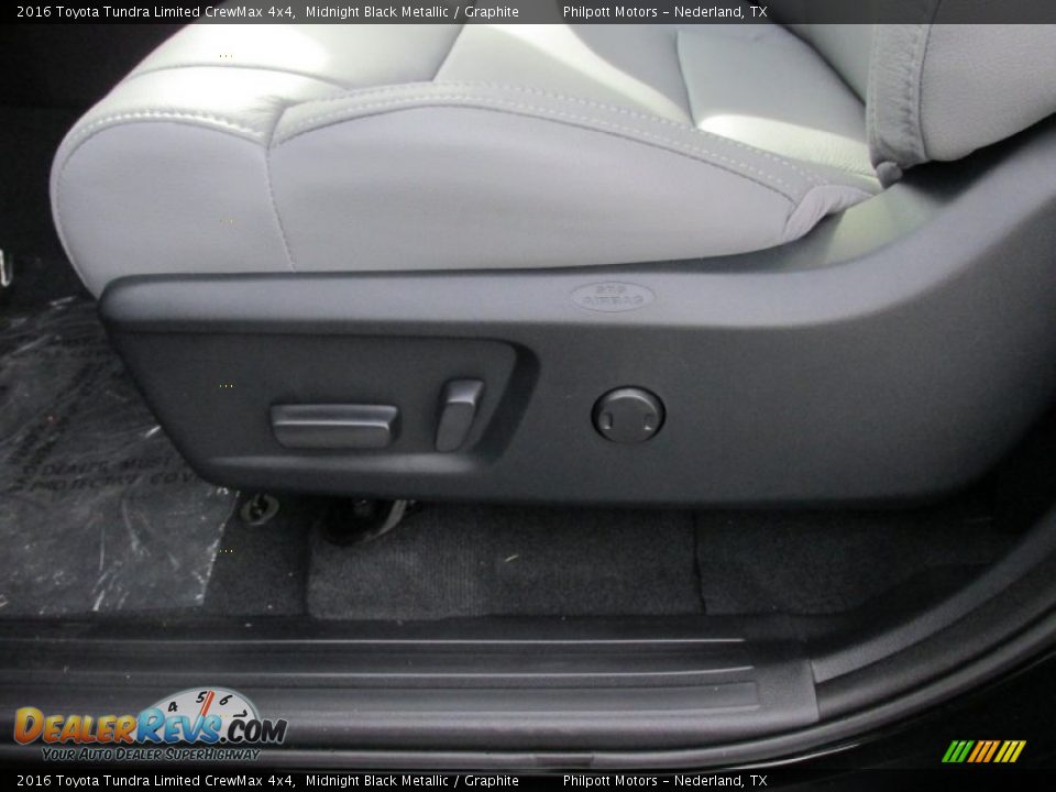 2016 Toyota Tundra Limited CrewMax 4x4 Midnight Black Metallic / Graphite Photo #24