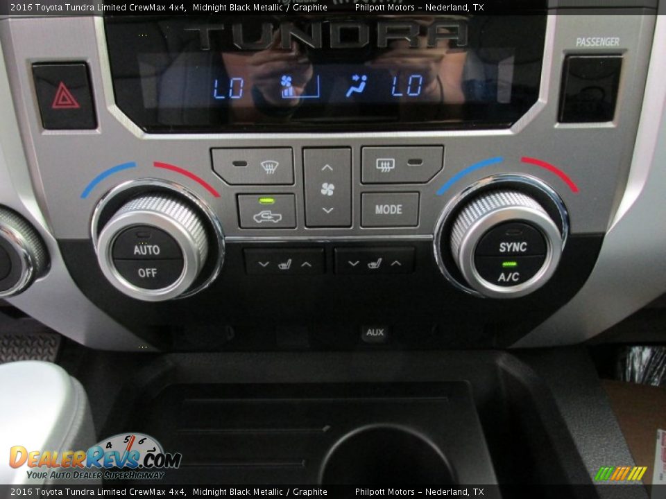 2016 Toyota Tundra Limited CrewMax 4x4 Midnight Black Metallic / Graphite Photo #29