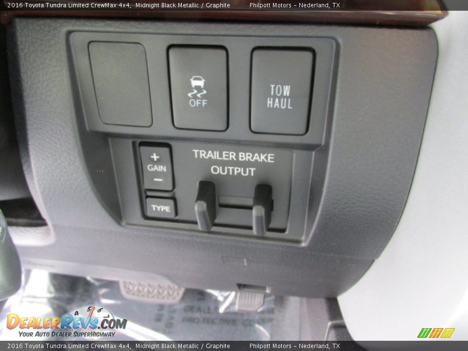 2016 Toyota Tundra Limited CrewMax 4x4 Midnight Black Metallic / Graphite Photo #32