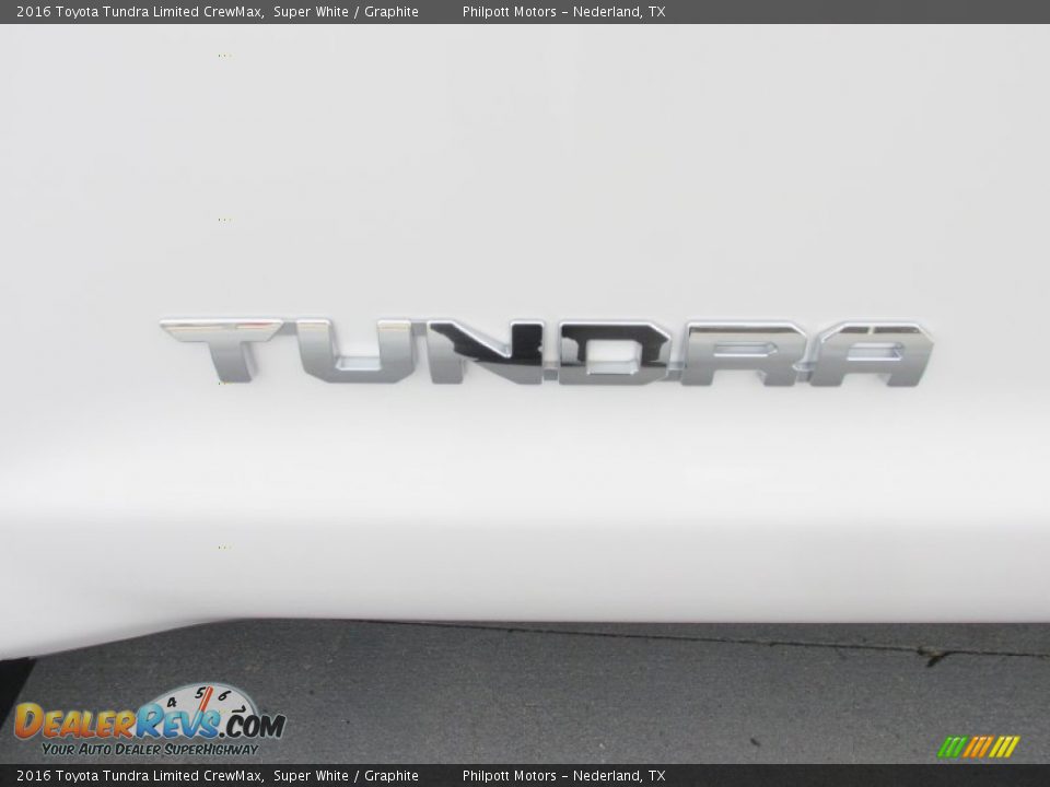 2016 Toyota Tundra Limited CrewMax Super White / Graphite Photo #14
