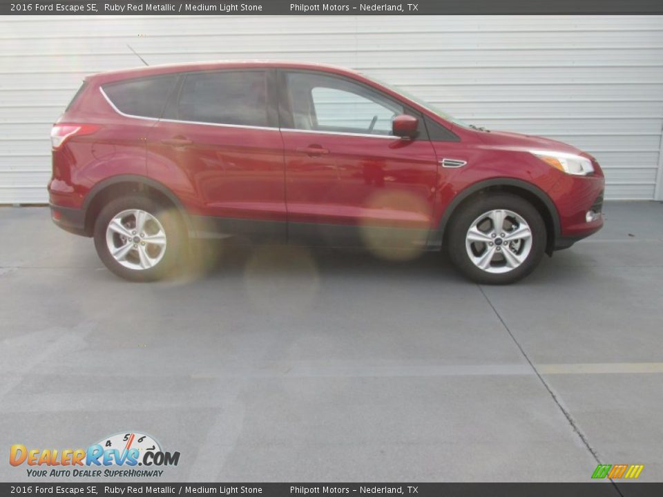 2016 Ford Escape SE Ruby Red Metallic / Medium Light Stone Photo #3