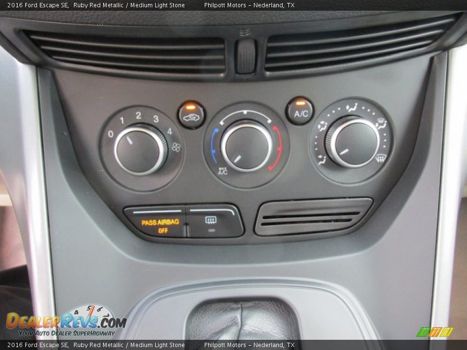 Controls of 2016 Ford Escape SE Photo #26