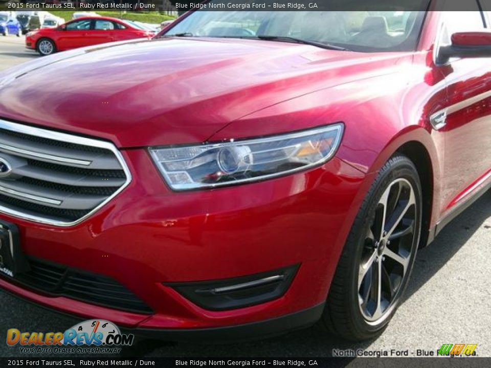2015 Ford Taurus SEL Ruby Red Metallic / Dune Photo #33