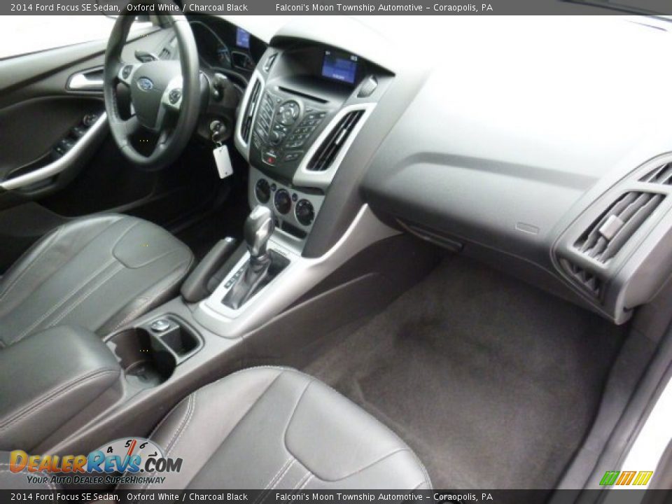 2014 Ford Focus SE Sedan Oxford White / Charcoal Black Photo #9