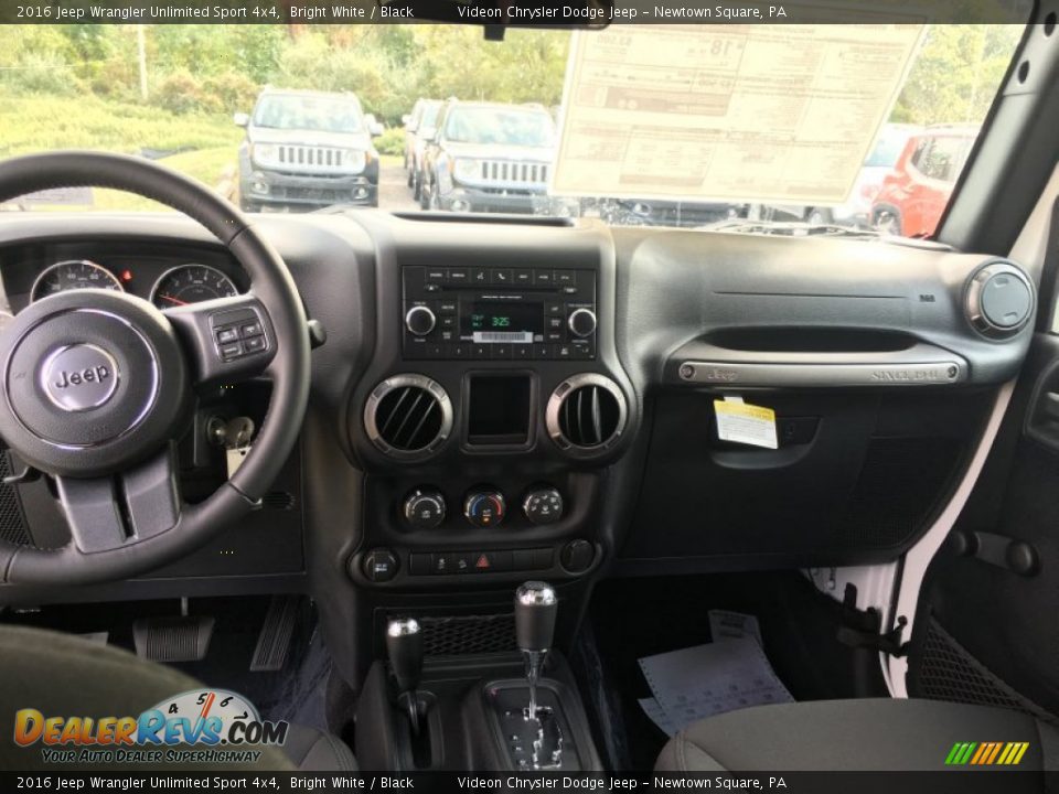 2016 Jeep Wrangler Unlimited Sport 4x4 Bright White / Black Photo #4
