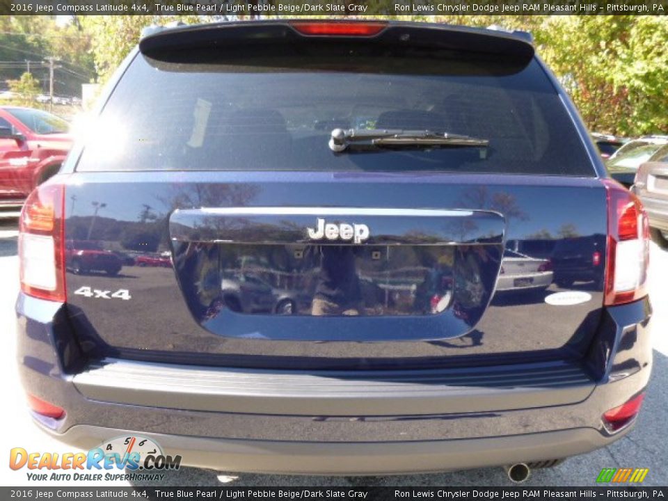 2016 Jeep Compass Latitude 4x4 True Blue Pearl / Light Pebble Beige/Dark Slate Gray Photo #4