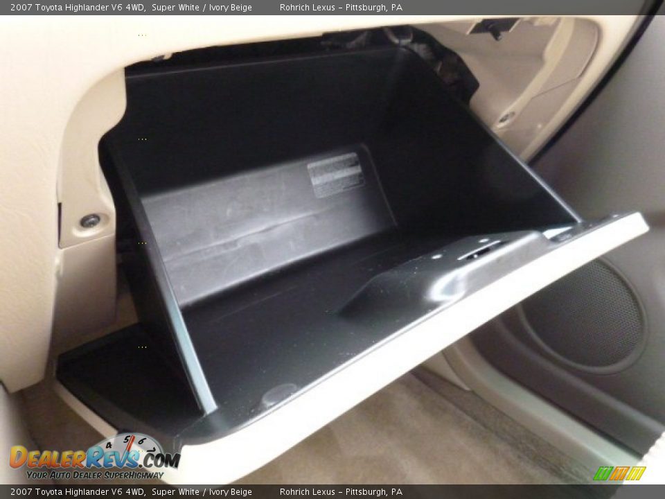 2007 Toyota Highlander V6 4WD Super White / Ivory Beige Photo #21